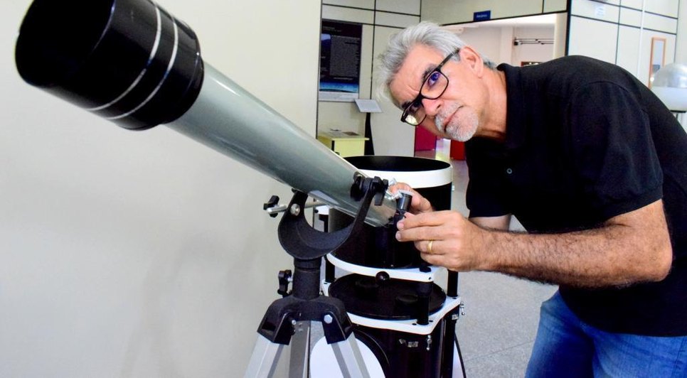 CCTECA promove observação da lua e constelações com telescópios em Aracaju neste sábado