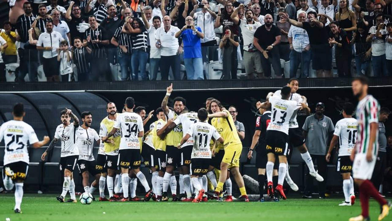 Corinthians vence o Fluminense e é campeão brasileiro