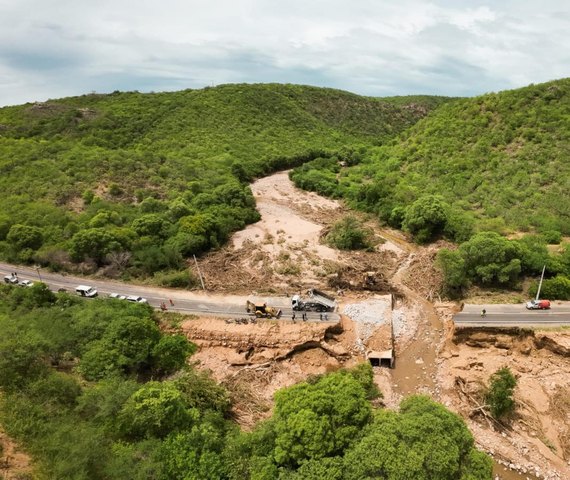 Piranhas: Força-tarefa trabalha para restabelecer fluxo no Centro Histórico e na AL-225 até sexta-feira