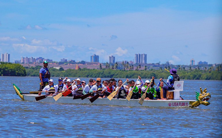 Policiais militares celebram Dia da Mulher com manhã de lazer na Lagoa Mundaú