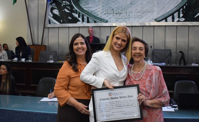 Médica Rafaella Toledo