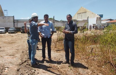 Rui Palmeira vistoria obras de reforma na Escola Nosso Lar