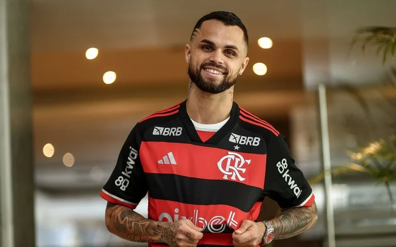 Michael é apresentado no Flamengo e mira nova fase: 'Sou um cara mentalmente diferente'
