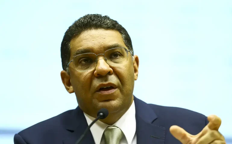 Percepção de risco fiscal está mais presente hoje do que no fim do governo Dilma, diz Mansueto