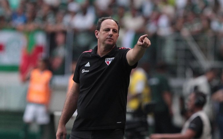 Ceni espera Atlético-GO competitivo na Sul-Americana após troca de treinador