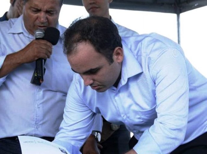 Prefeito Renato Filho assina ordens de serviço para obras de infraestrutura