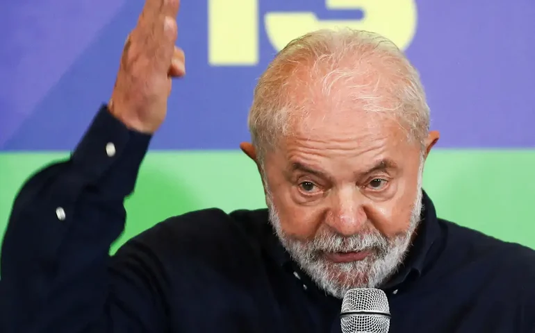 Ministro de Lula busca evitar contato com Bolsonaro na posse de Milei 