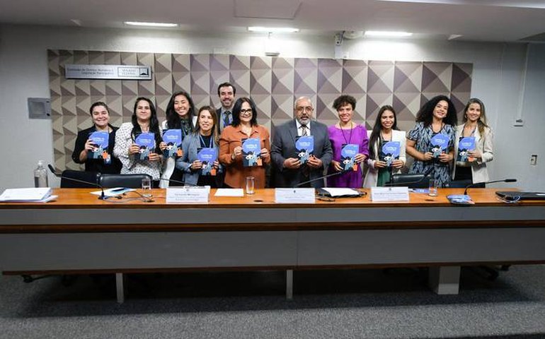 Cartilha da Vereadora é apresentada na Comissão de Direitos Humanos