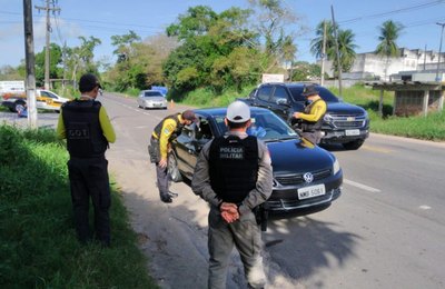 Veículos são fiscalizados nos acessos à capital