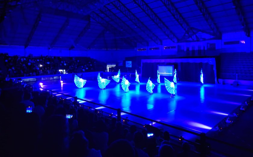 Show de patinação 'Movie Night' encanta público em Canela