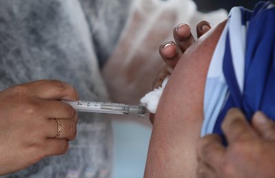 Prefeitura de Coruripe continua vacinando a população contra a gripe