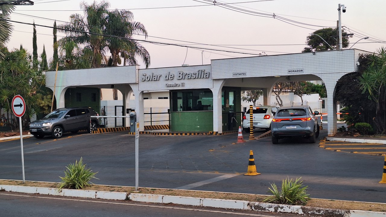 Bolsonaro pede autorização para receber Milei na prisão domiciliar