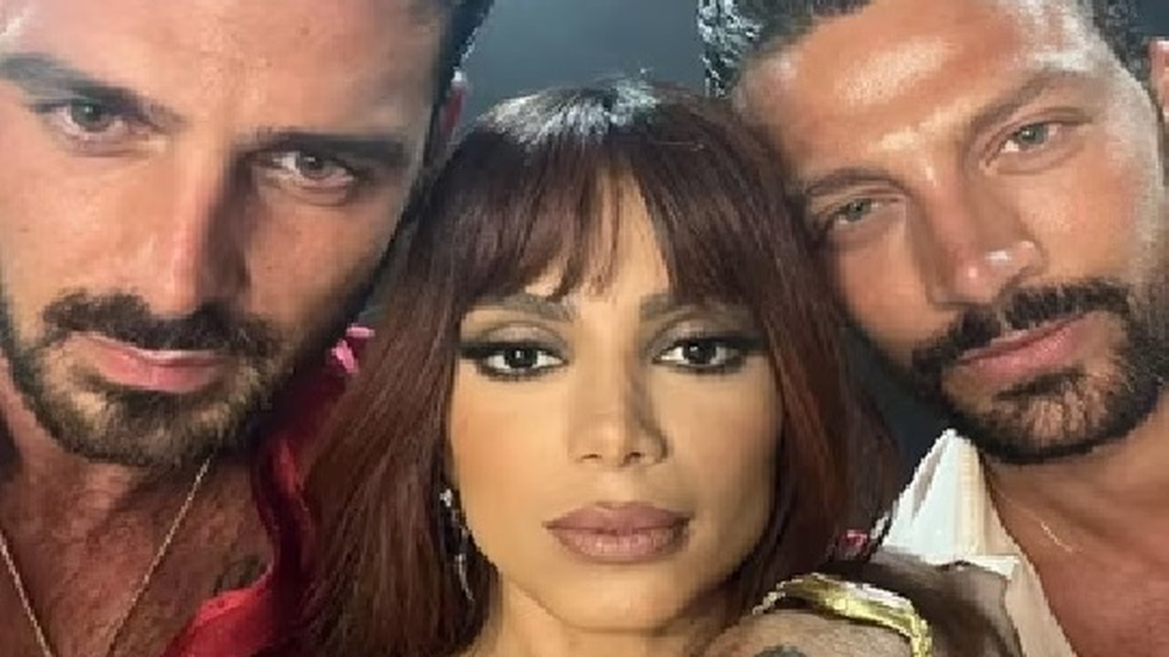 Anitta é flagrada aos beijos com ator de '365 Dias' em viagem na Europa