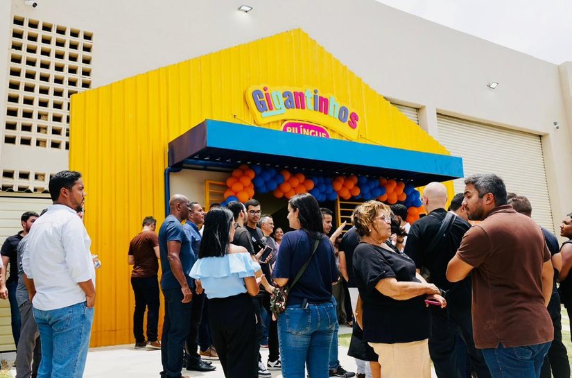 Comunidade escolar comemora entrega de novo Gigantinho Feitosa