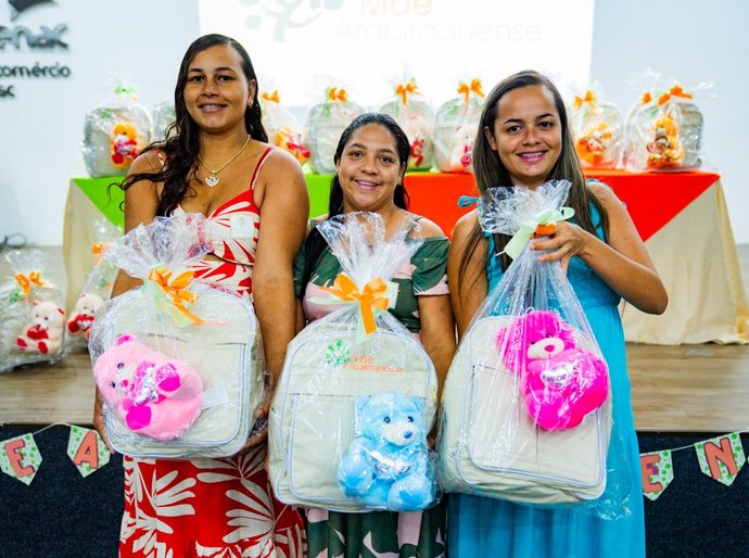 Prefeitura realiza, nesta quarta (21), 1ª entrega de enxovais do programa “Mãe Arapiraquense”