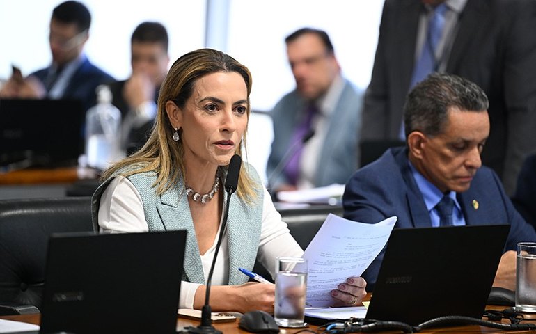 Misoginia deve ser tratada como crime de discriminação, aprova CCJ