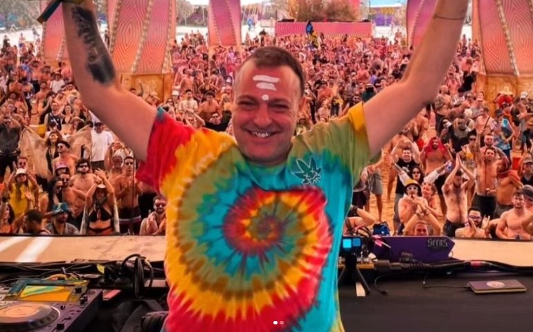 Pai de Alok diz que lembrança dos netos 'deu norte' para ele passar por ataque terrorista