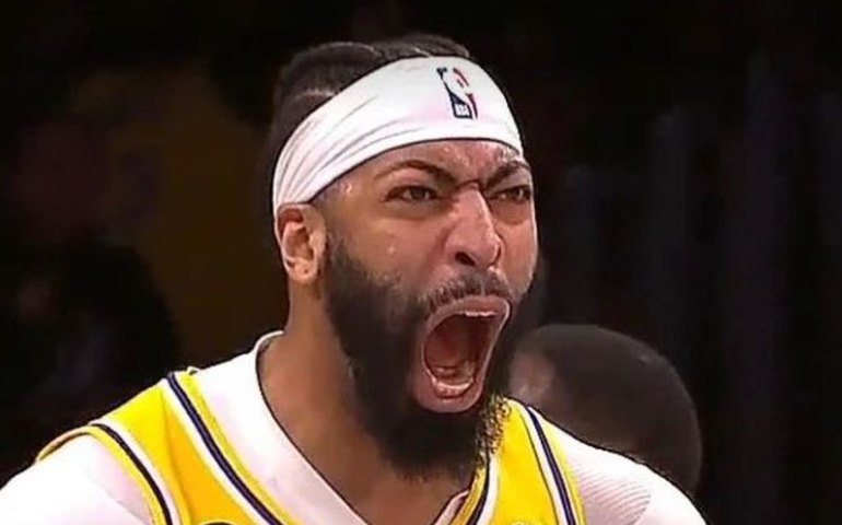 Anthony Davis marca 35 pontos e lidera virada do Lakers sobre o Phoenix Suns