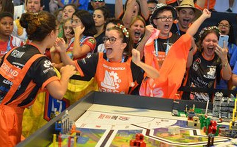 Estudantes brasileiros vencem torneio mundial de robótica nos Estados Unidos