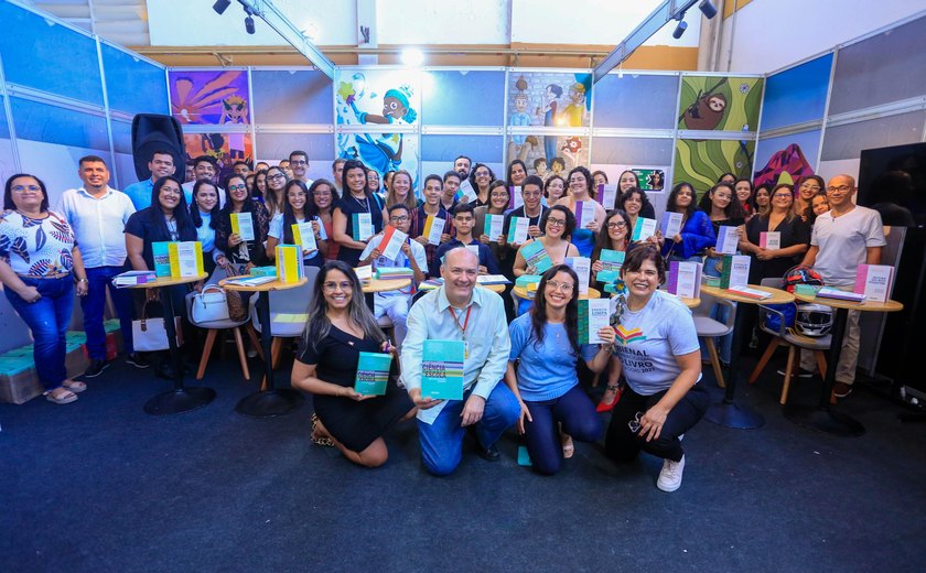 Alunos de escolas públicas lançam coletânea na Bienal de Alagoas