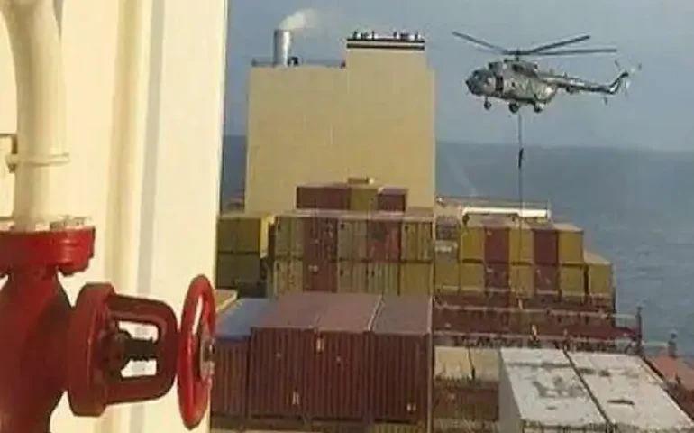 Irã diz que navio cargueiro 'vinculado' a Israel seguirá retido para investigações após suposta 'violação das leis marítimas'