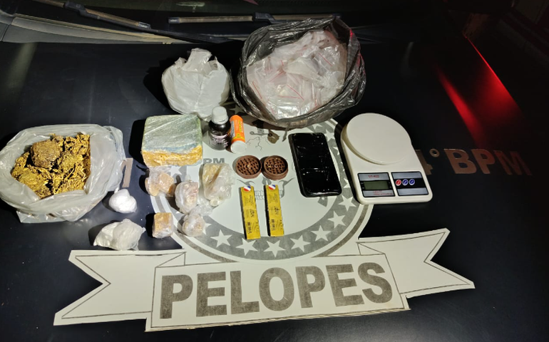 PM apreende arma de fogo e drogas em Maceió e Joaquim Gomes