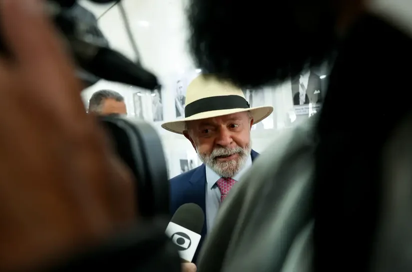 Lula realiza sua última reunião ministerial antes de reforma