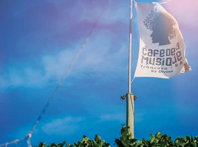 Cafe de La Musique: DJ's fechados e notícias do réveillon