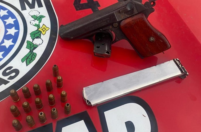 PM apreende 25 armas e 12 quilos de drogas em uma semana