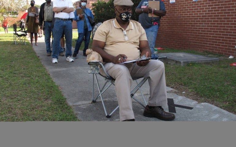 Negros enfrentam horas de fila para votar antecipadamente na Geórgia