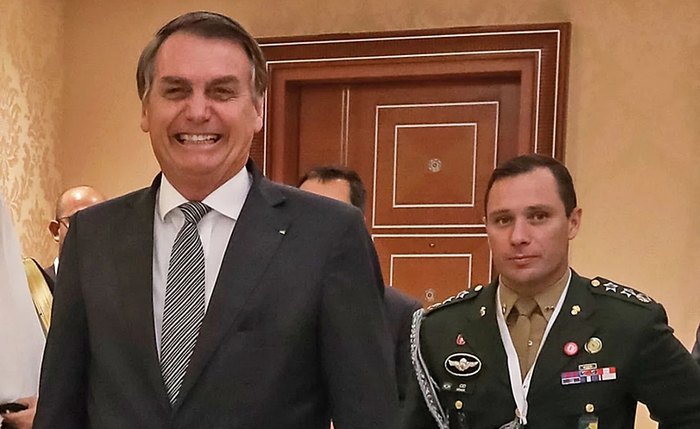 Tenente-coronel Mauro Cesar Barbosa Cid e o ex-presidente Jair Bolsonaro