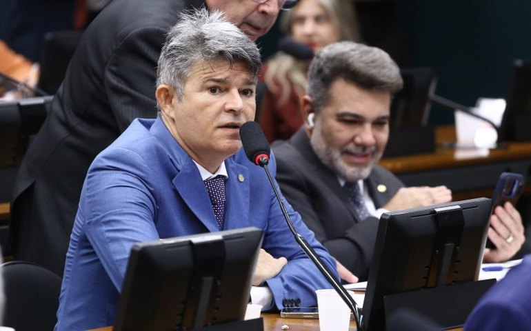 Comissão aprova projeto que prevê erradicação da leucena, planta invasora, no Brasil