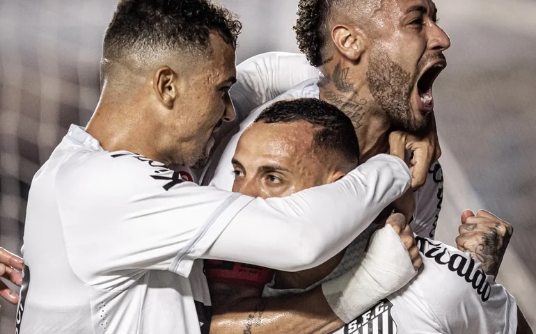Santos derrota Sport com ajuda de Neymar no sacrifício e sobe para o 15º lugar no Brasileirão