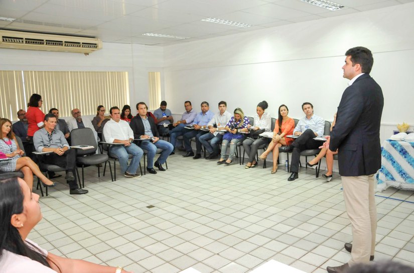 Rui discute parcerias de incentivo ao empreendedorismo em Maceió