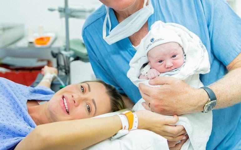Nasce Vicky, filha de Roberto Justus e Ana Paula Siebert