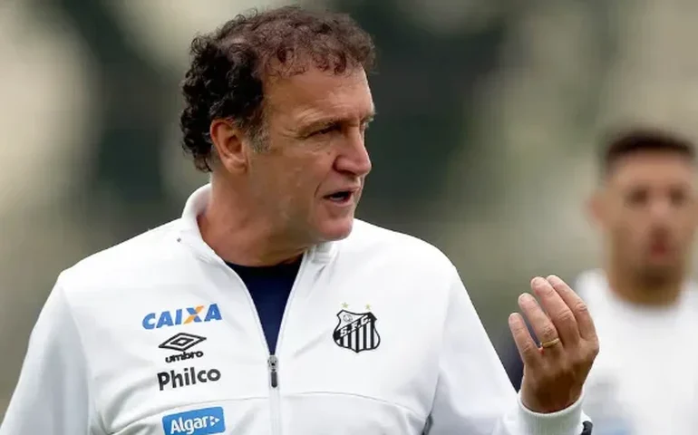 Santos oficializa a contratação do técnico Cuca