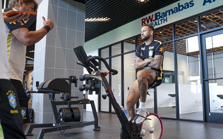 Neymar faz novo exame e segue fora dos treinos da seleção