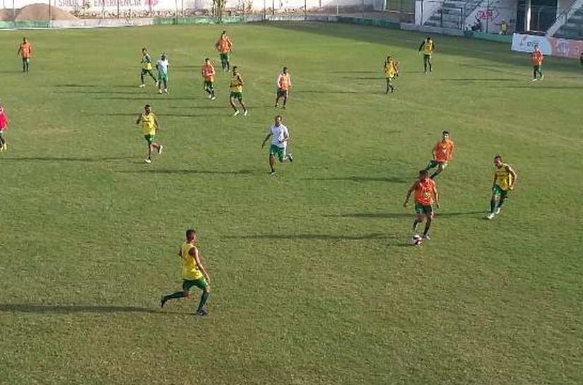 Elenco do Coruripe participa de recreativo e realiza último amistoso