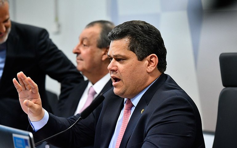 Alcolumbre comemora e agradece Lula por avanço em licença de exploração da Margem Equatorial