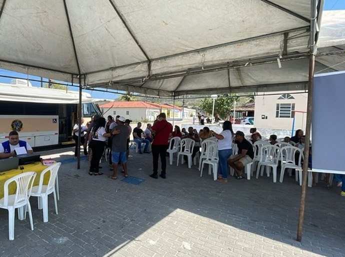 Em parceria com a Defensoria Pública, ônibus itinerante do TRE atende 163 pessoas quilombolas em Pariconha