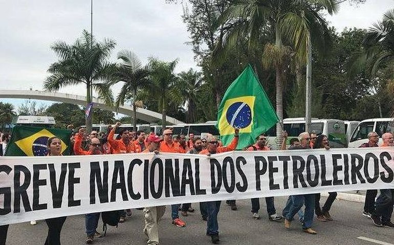 Transportadores de combustíveis iniciam greve apoiada por FUP e sindicatos