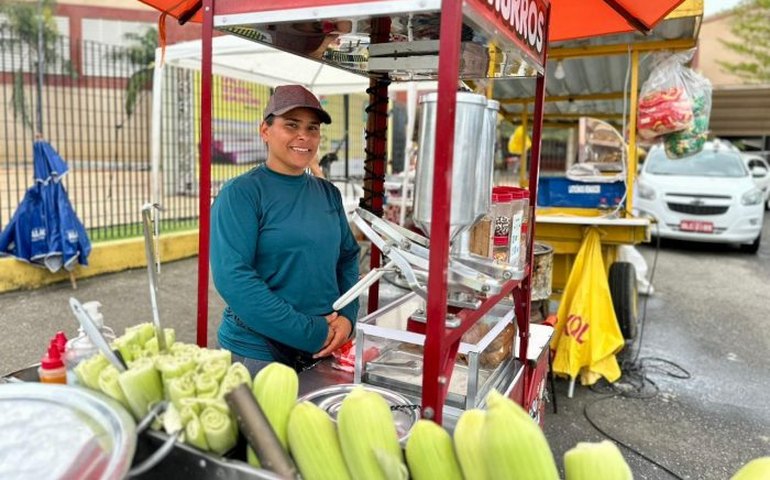 Ambulantes comemoram vendas durante Bienal do Livro de Alagoas