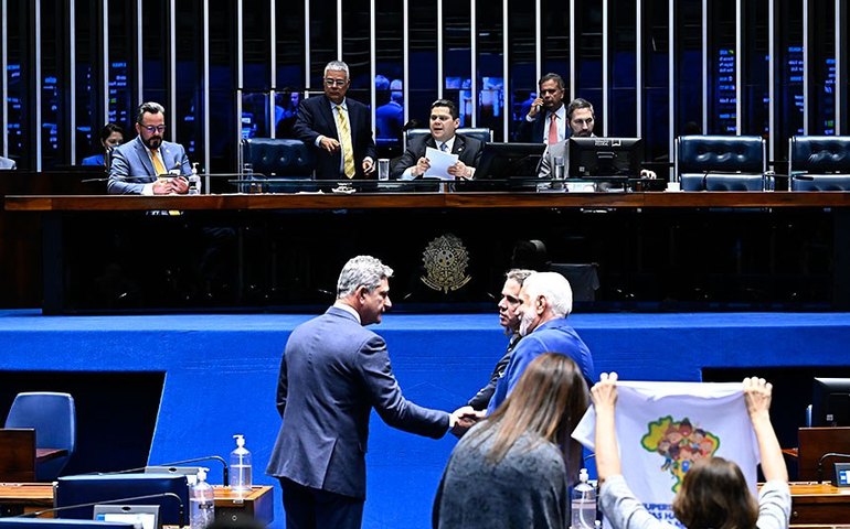 Veja os três projetos sobre o fim da escala 6x1 que tramitam no Senado