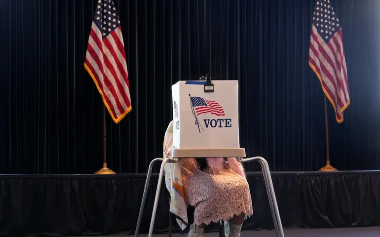 Califórnia vai avaliar restrições mais rígidas ao registro de eleitores em meio ao debate nos EUA sobre segurança eleitoral