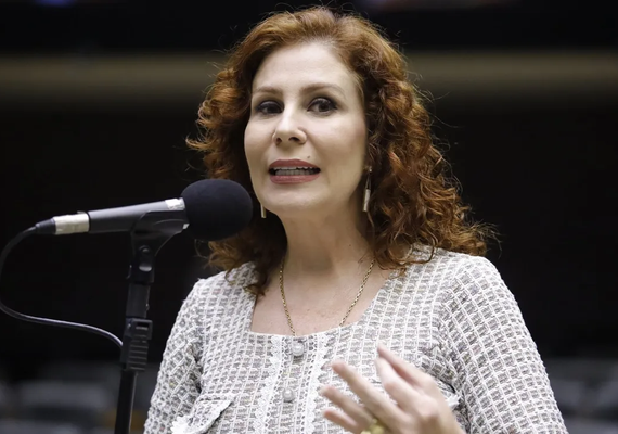 Zambelli é incluída na lista vermelha da Interpol por decisão de Alexandre de Moraes