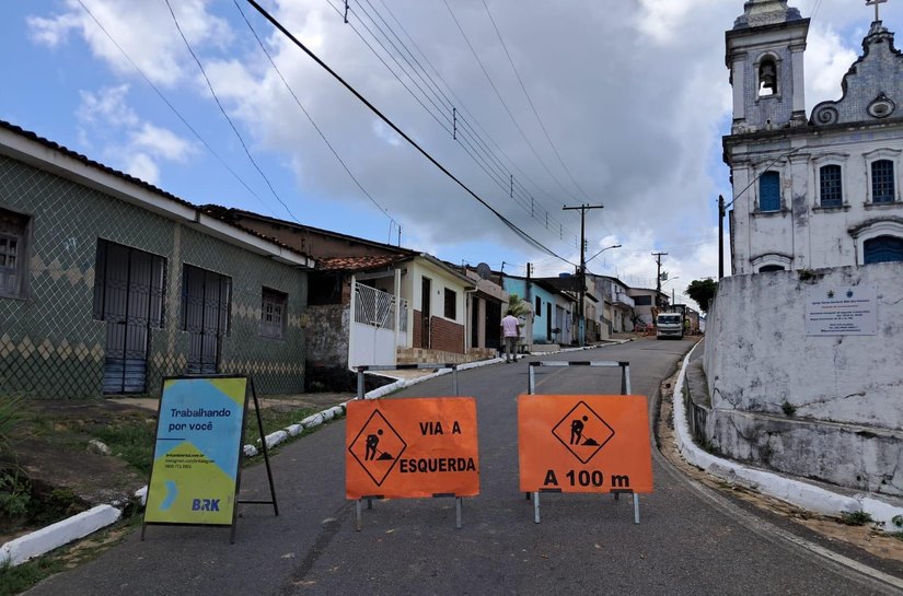 BRK realiza intervenção emergencial para reparo de vazamento em Coqueiro Seco
