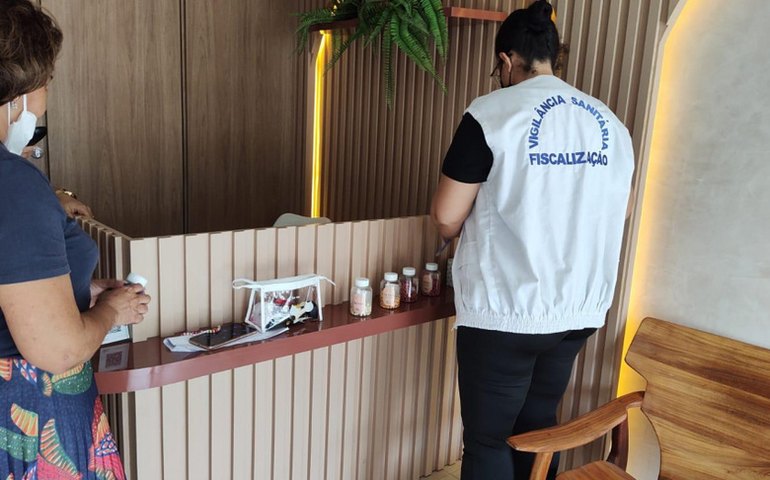 Vigilância Sanitária realiza fiscalização para coibir comercialização de pomadas para cabelo