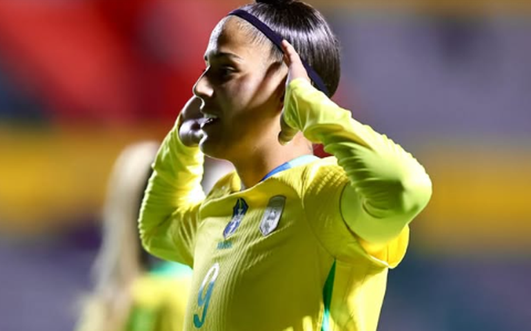 Seleção feminina de futebol oscila, mas vence Venezuela em estreia na Copa América