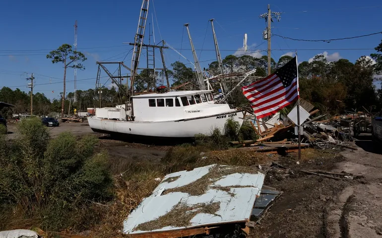 Tempo para desocupação está acabando antes de furacão Milton atingir a costa da Flórida