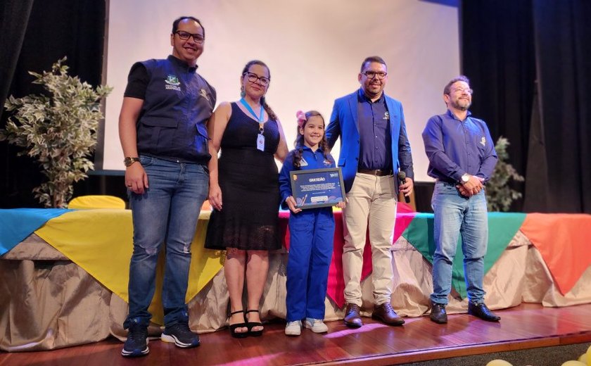 Prefeitura premia medalhistas da OBA e MOBFOG e homenageia a mais jovem astrônoma do mundo